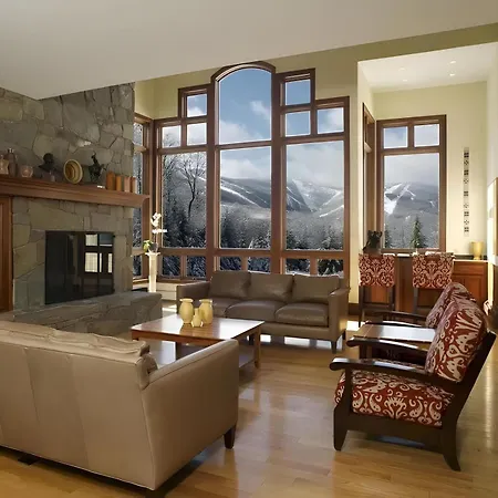The Mountainside House - Luxury Home, Indoor Hot Tub, Ski Home, Private Shuttle